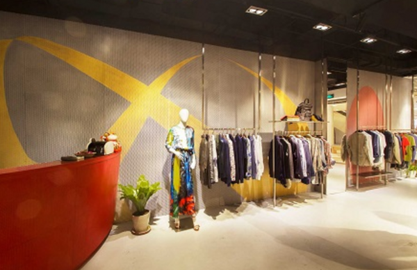 Penggunaan Material yang Berbeda dan Menarik